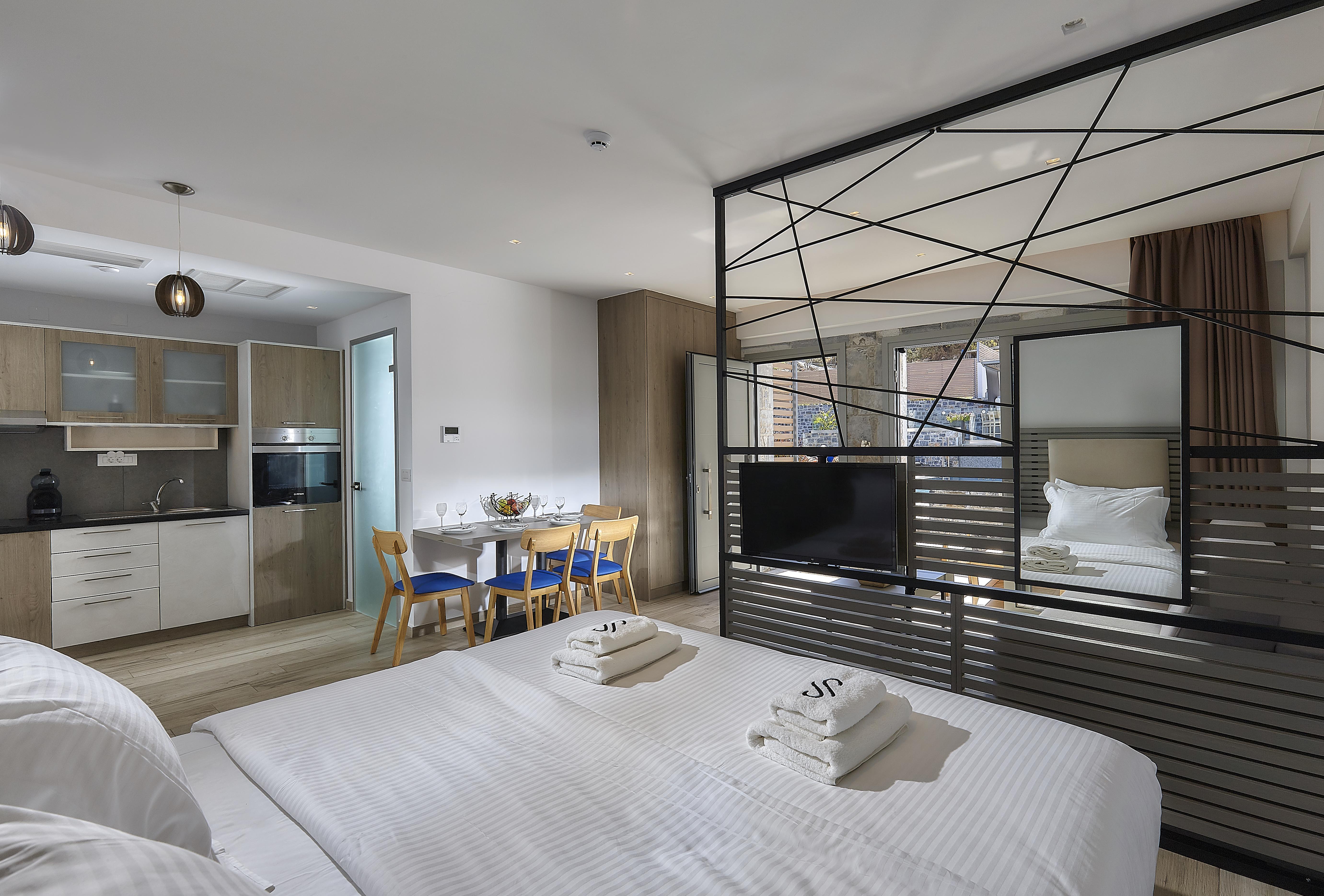 Seascape Luxury Residences Apartahotel 4*