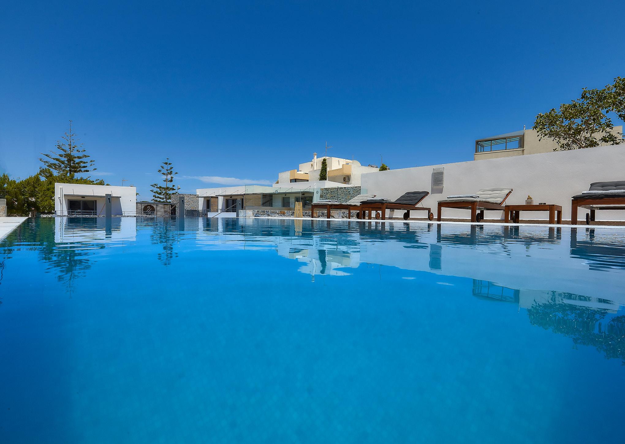 Seascape Luxury Residences Apartahotel 4*